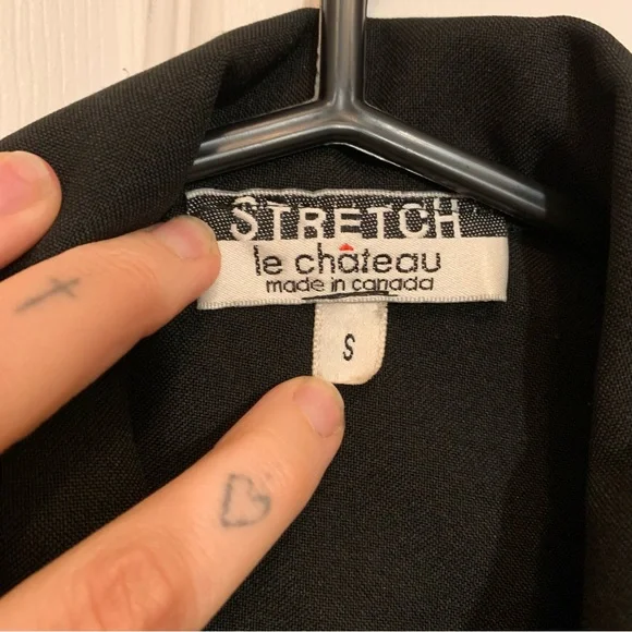 Le Chateau Black Vest with Sleeveless Design and Full-Length Zipper - Picture 3 of 4